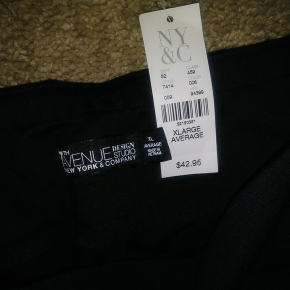 NY&Co pull on pants - Picture 3 of 3